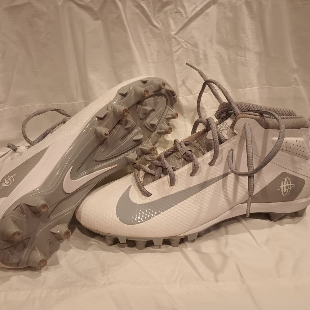 Lacrosse cleats